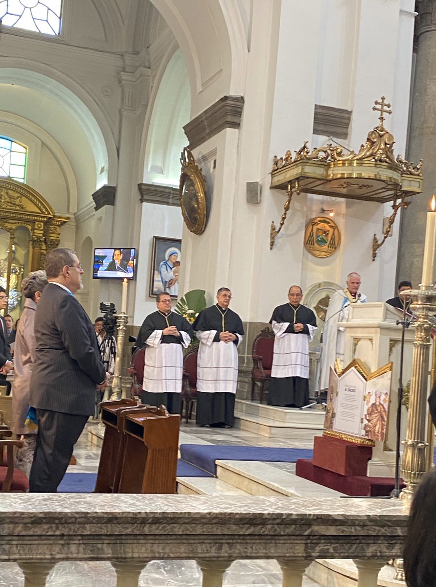 yolismiolis__'s tweet photo. #TeDeum| Presidente Bernardo Arévalo recibe la misa católica en su honor junto a la Primera Dama en la Catedral Metropolitana, ubicada en la Z1 capitalina. #TransicionDeMando https://t.co/tyRysxzNMi