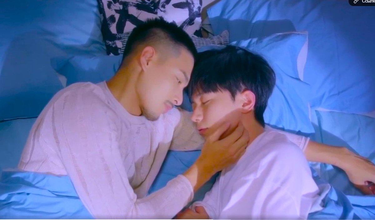 boyready21's tweet photo. Bueno, al fin en #VIPOnlyEP9 tuvimos momento romántico. Han sido principalmente besitos, más de ❤️ que de 🔥, pero me vale. Ha estado muy dulce y bonito.
#保留席位 #VIPOnly #BL #BoysLove https://t.co/9le117EtfQ
