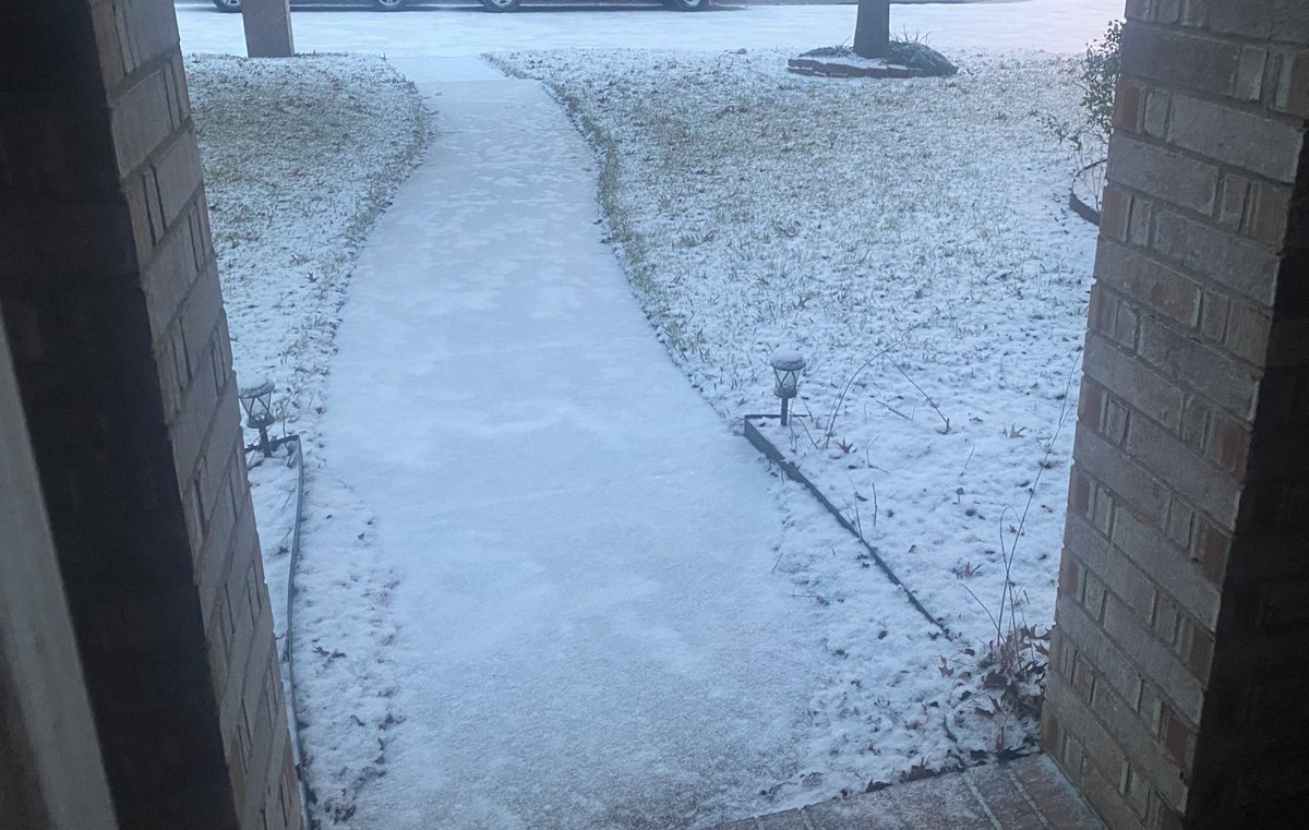 SickoftheSwamp's tweet photo. Here in Texas snow is always a difficult prediction to make. He’s still my favorite weatherman. 😂
#dfwwx #txwx #dfwsnow #txsnow https://t.co/kvSQAZU7vn
