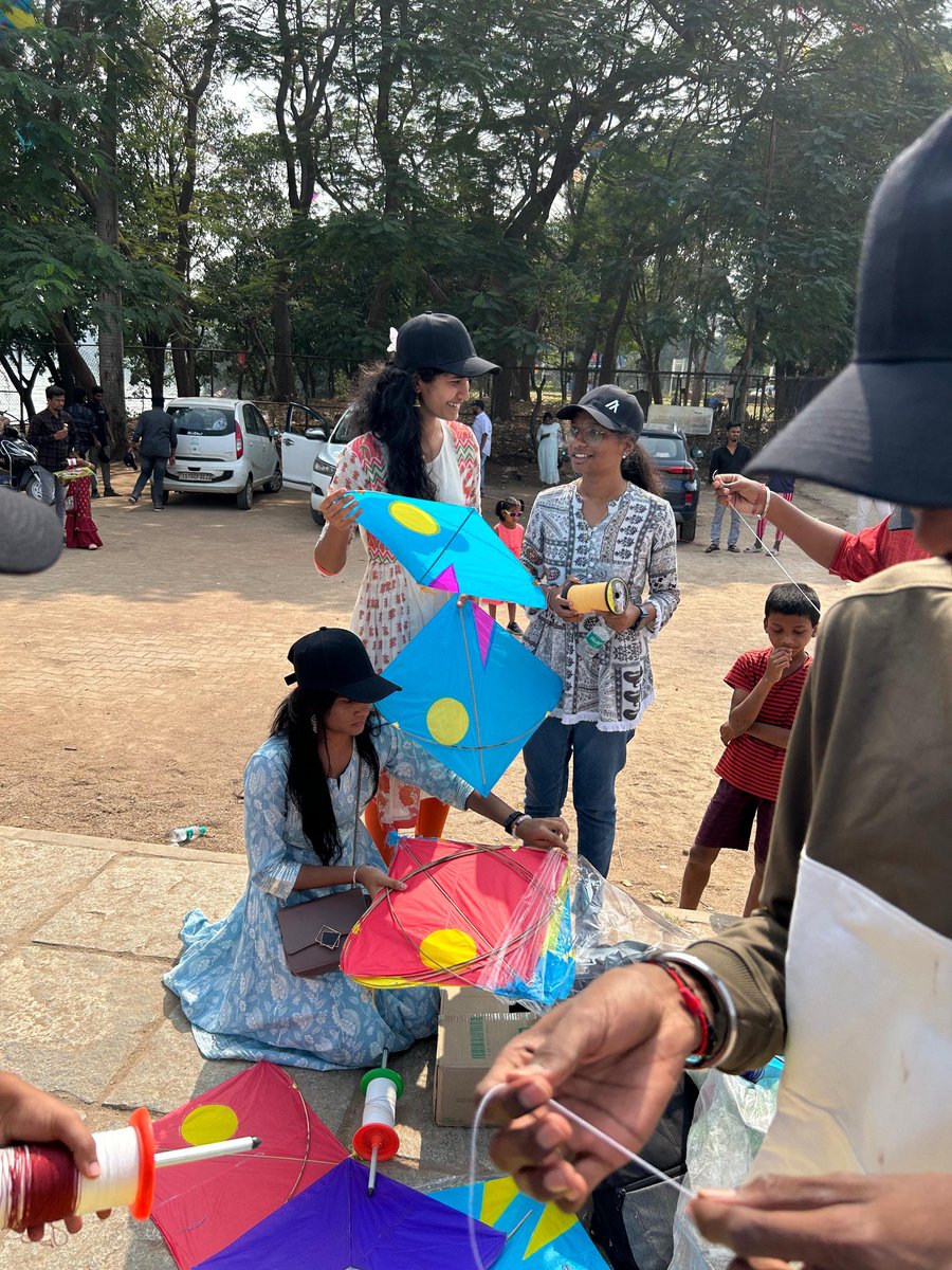 komsujani23's tweet photo. My kite might have been tangled, but my smile flew high at the Algo Kite Fest!
Glad to have been part of the amazing fest! β¨πͺ
@Algo_Bharat #AlgorandFlyingHigh https://t.co/3F1aDMIP46