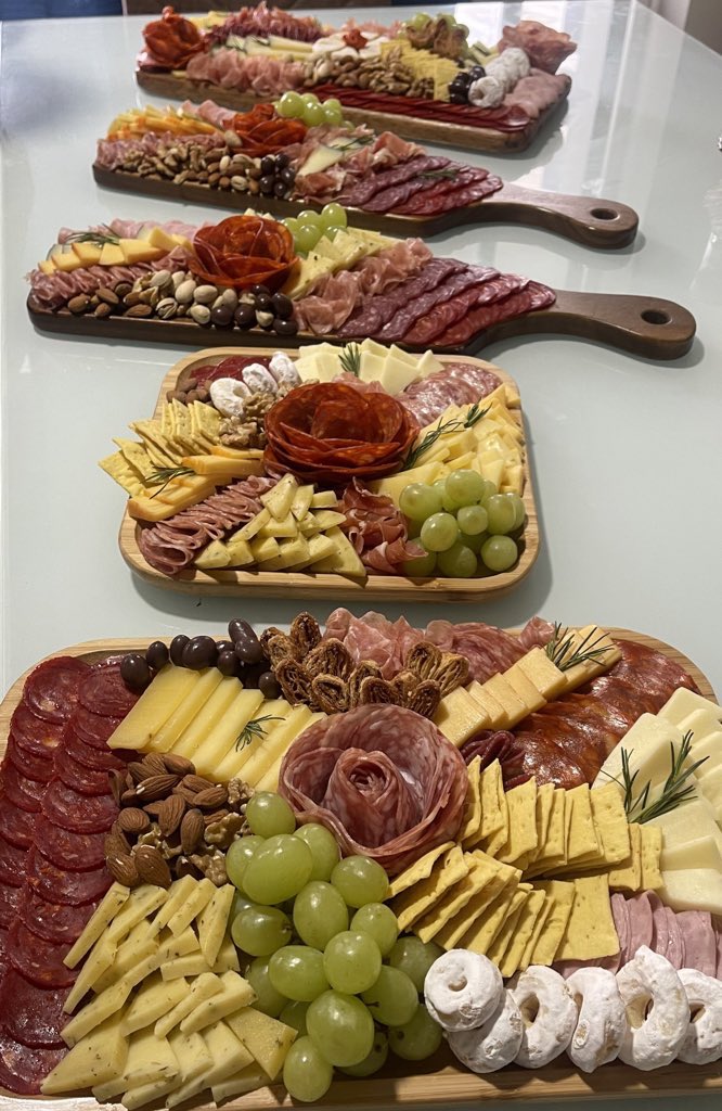 Lunes de mover pedidos para esta semana y recuperar todo lo que no se movió la semana anterior ! 
Por favor ayúdenme a difundir el Menú … No hay pedido mínimo … sorprendan en su oficina, en su casa o a sus amigos … Info 0990322621 #guayaquil #sambo #viaalacosta 

Ayuden con un