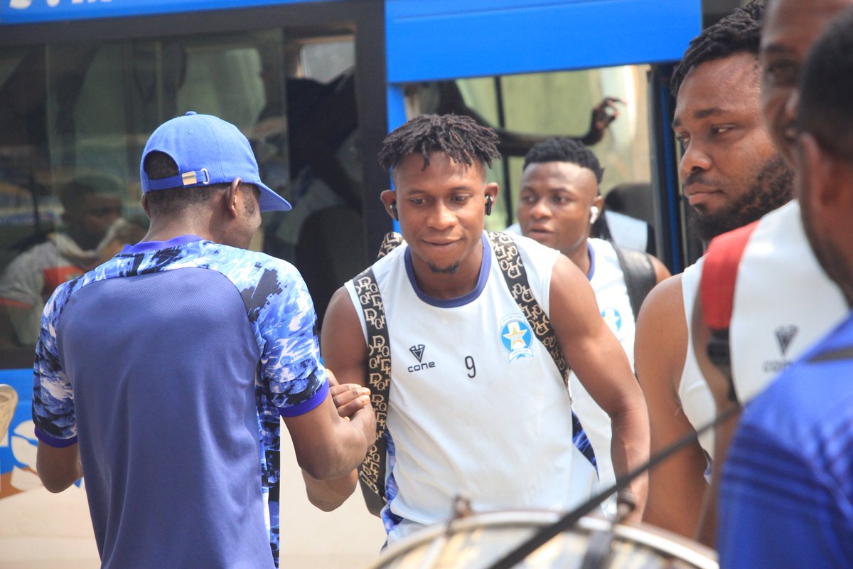 ShootingSc's tweet photo. Southwest derby
Mobolaji Johnson Arena.🏟️
Arrival, warm up💪
#SPOSHO #NPFL24 #MD18. https://t.co/aqha0KZl7R