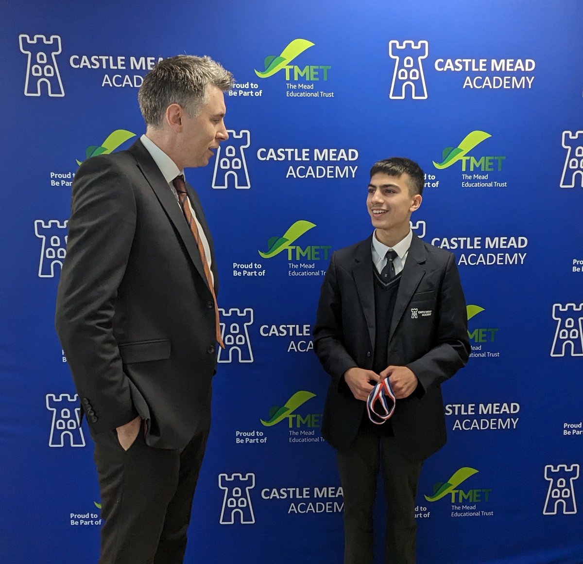 CastleMeadAcad's tweet photo. Kudos to Tayyib in Year 10!
Here he is showcasing his medal and talking about his fantastic achievement representing CMA in the British Schools Cycling Association Regional Cyclo-cross event. #ScholarSpotlight #CMAProud 🚴 https://t.co/5ISMYew8bw