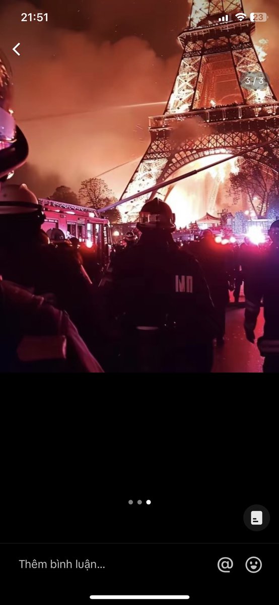 Dat6man's tweet photo. OMG ! Paris right now https://t.co/DQIlzzKGH2