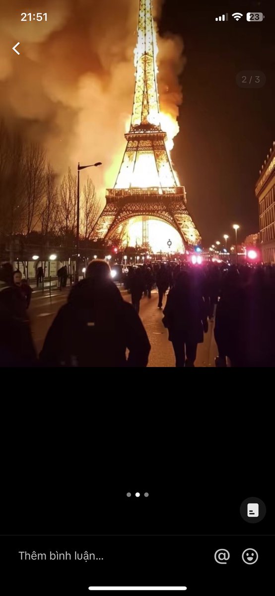 Dat6man's tweet photo. OMG ! Paris right now https://t.co/DQIlzzKGH2