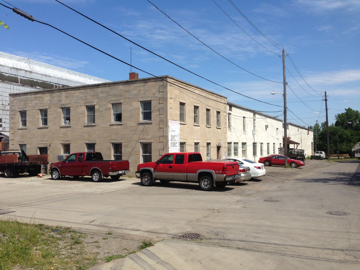 Just leased 6,000 sf. of industrial space to a construction company in Bedford, OH. #CRE <a href="/NAIPVOHIO/">NAI Pleasant Valley</a>