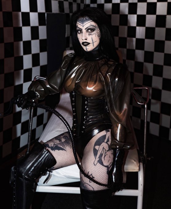 Parisian sub, did you miss me ? 🥀 Exceptionally, I'll be in Paris from 5 to 9 February, so grab your