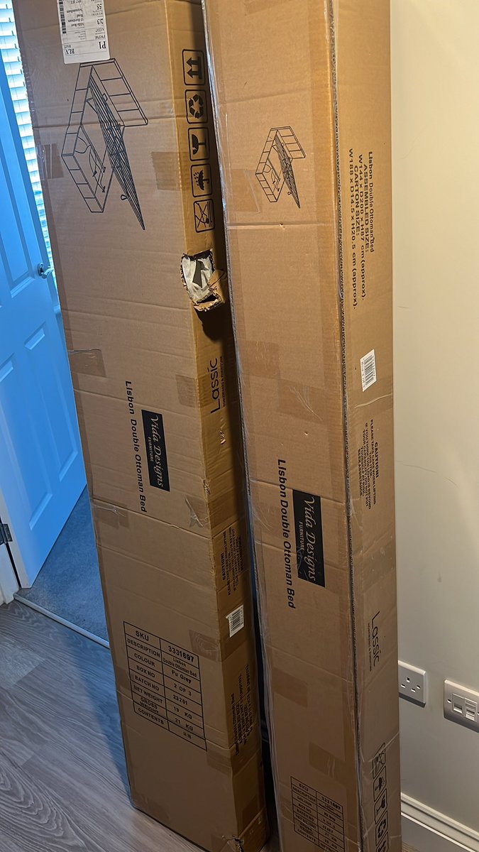 millie_root's tweet photo. @Tuffnells I had a parcel delivered by you today but I am missing a box (1/3). I am unable to get in contact with anyone to make an enquiry. Please can you sort this! @Tuffnells https://t.co/3gY61YuybV