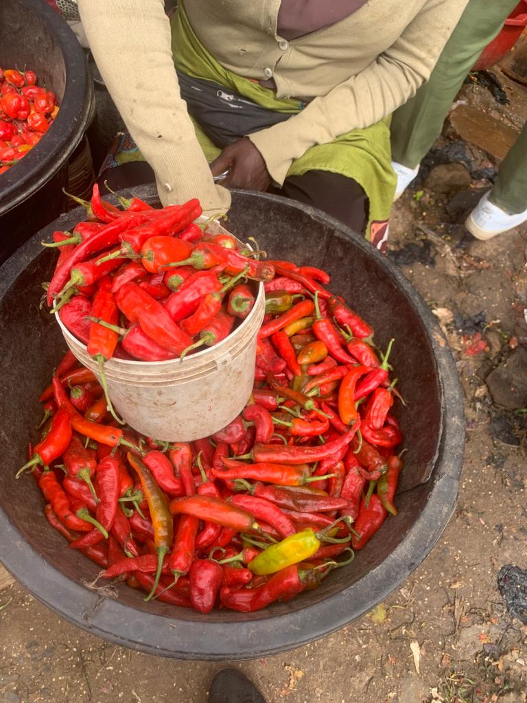 amaranweke4's tweet image. I sell anything foodstuff ranging from kulikuli, rice, tomatoes, onions, pepper, salad items etc and I deliver nationwide too