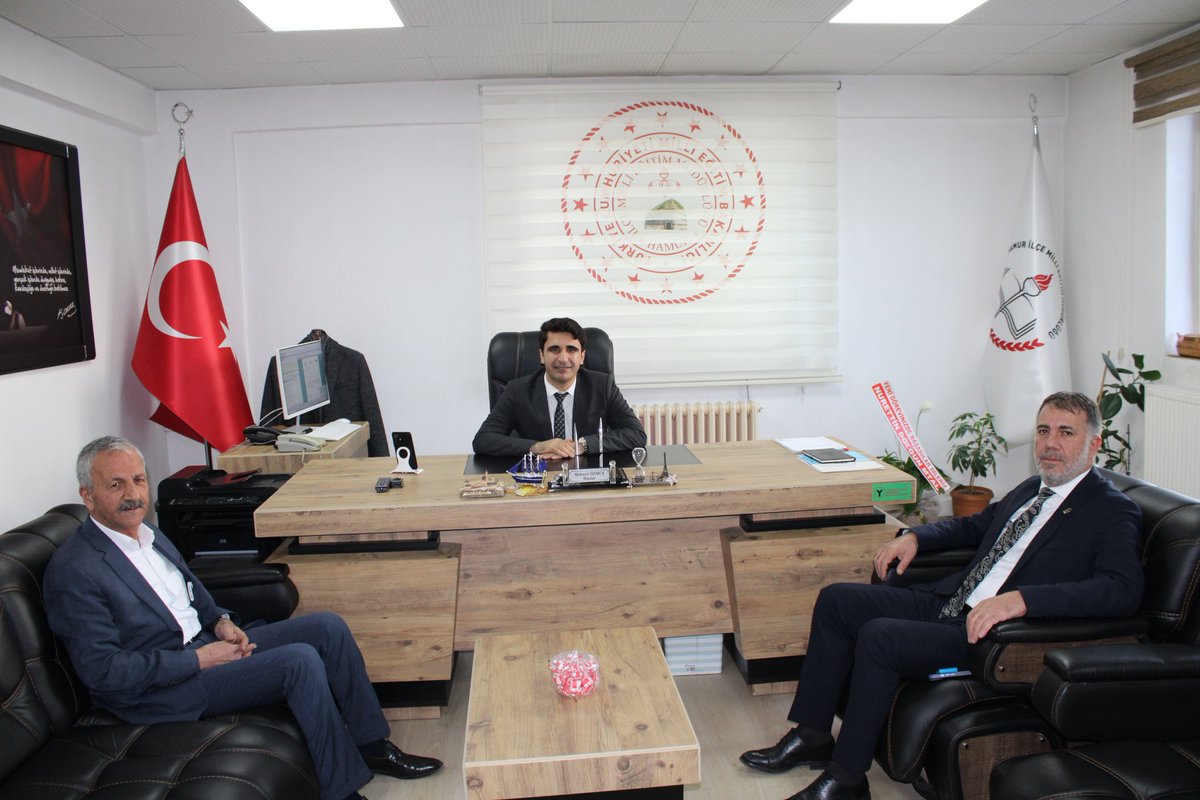 Hamur Belediye Başkanı Cezmi ERGÜL ve AK PARTİ Hamur İlçe Başkanı Übeyit BAĞLAN müdürümüz Mehmet ÖZMÜŞ'e hayırlı olsun ziyaretinde bulundular. Eğitim alanında fikir alışverişinin yapıldığı ziyaretten sonra müdürümüz ÖZMÜŞ misafirlerine nazik ziyaretleri için teşekkür etti.