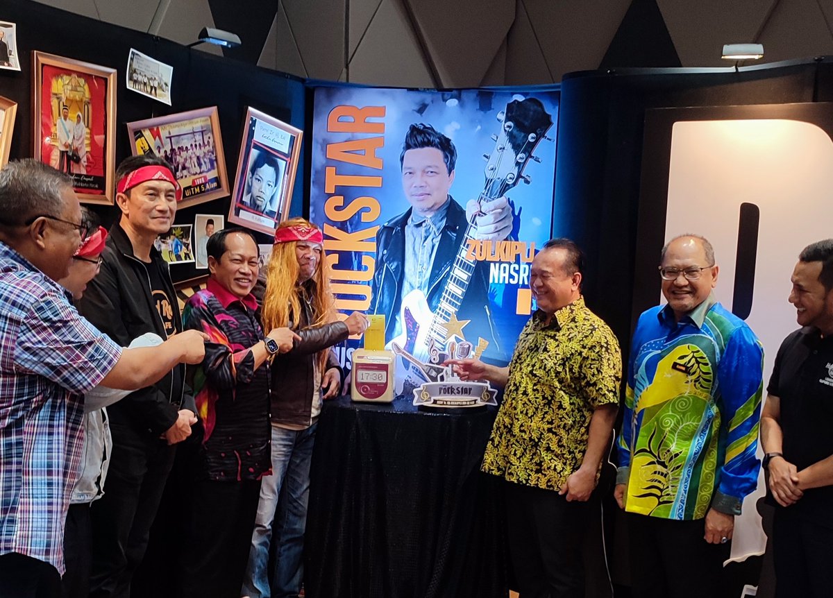 PEJABAT TKPKR (Sektor Bangunan) (@tkpkrbangunan) on Twitter photo YBhg. Dato' <a href="/NasriZulkipli/">zulkipli nasri</a>
Pejabat TKPKR Sektor Bangunan, juga mewakili Sektor Bangunan mengucapkan terima kasih atas jasa bakti sepanjang berkhidmat di JKR. Mohon Maaf & Selamat Bersara.
<a href="/CKBA1_JKR/">CAWANGAN KERJA BANGUNAN AM 1</a>
<a href="/CKBA2_JKR/">CKBA2 JKR</a>
<a href="/CKK_IPJKR/">Cawangan Kerja Kesihatan JKR Malaysia</a>
<a href="/CksJKR/">Cawangan Kerja Keselamatan JKR Malaysia</a>
<a href="/CKP_JKR/">Cawangan Kerja Pendidikan (CKP), IPJKR MALAYSIA</a>
<a href="/csfbjkr/">CSFB JKR</a>
<a href="/PPK1_JKR/">PASUKAN PROJEK KHAS 1</a>
<a href="/ppk2jkr/">Pasukan Projek Khas 2</a>
<a href="/badio64/">Badio</a> YBhg. Dato' <a href="/NasriZulkipli/">zulkipli nasri</a>
Pejabat TKPKR Sektor Bangunan, juga mewakili Sektor Bangunan mengucapkan terima kasih atas jasa bakti sepanjang berkhidmat di JKR. Mohon Maaf & Selamat Bersara.
<a href="/CKBA1_JKR/">CAWANGAN KERJA BANGUNAN AM 1</a>
<a href="/CKBA2_JKR/">CKBA2 JKR</a>
<a href="/CKK_IPJKR/">Cawangan Kerja Kesihatan JKR Malaysia</a>
<a href="/CksJKR/">Cawangan Kerja Keselamatan JKR Malaysia</a>
<a href="/CKP_JKR/">Cawangan Kerja Pendidikan (CKP), IPJKR MALAYSIA</a>
<a href="/csfbjkr/">CSFB JKR</a>
<a href="/PPK1_JKR/">PASUKAN PROJEK KHAS 1</a>
<a href="/ppk2jkr/">Pasukan Projek Khas 2</a>
<a href="/badio64/">Badio</a>