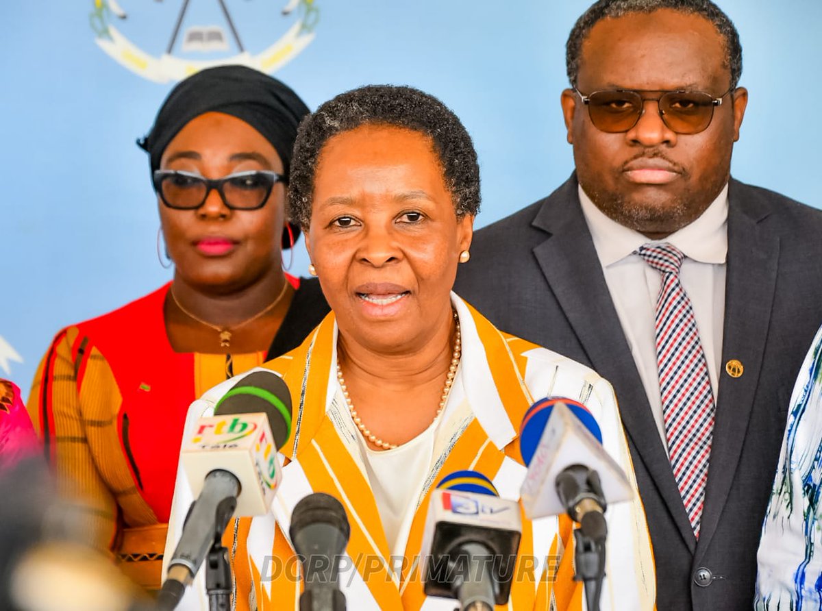 TiladoAbga's tweet photo. 29 projets de la #BanqueMondiale sont en cours d'exécution au #Burkina  pour un montant total de 3, 6 milliards de dollars américains, selon la Directrice des opérations de la Banque mondiale pour le Burkina, le Mali, le Niger et le Tchad, Clara de Souza.👇👇👇 https://t.co/2bmRNXwz2e