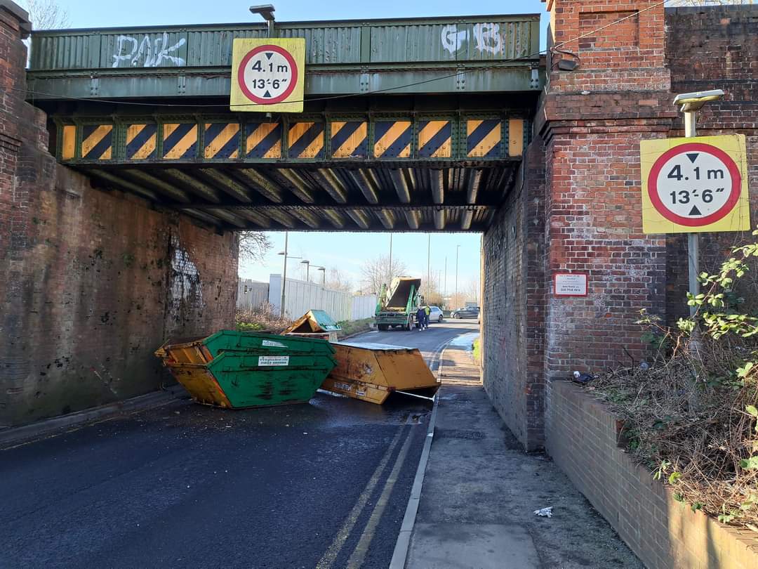 AvantiADI's tweet photo. @Se_Railway are you aware there was a bridge strike in Ashford Kent today?? https://t.co/Kuz4jmU1HN