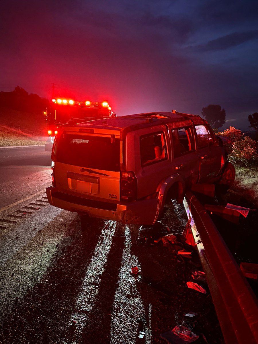 CHPscrz's tweet photo. 🚨 TRAFFIC ALERT 🚨 The far left lane of NB HWY 1 at Airport Blvd. is shut down due to a car crash. Expect delays and avoid the area if possible. #TraffAlert #CHP https://t.co/zJG16iY6Hl