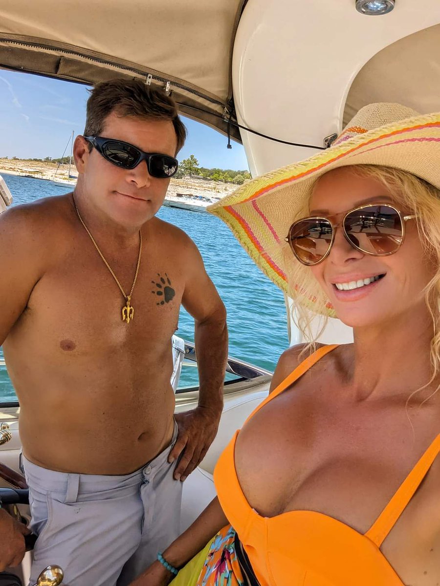 CharterHunter's tweet photo. Hello ๐๐ from your Captain and Crew!! ---Mr. & Mrs. Smith
#pleasurehuntercharter #captainforhire #captainandcrew #captainoftheship #captainphotos #captainhat #captain #firstmatekate #chartercaptain #charteryournexteventwithus #laketravis #atx #charterwithcaptain #charteryacht https://t.co/dacliIdrJA