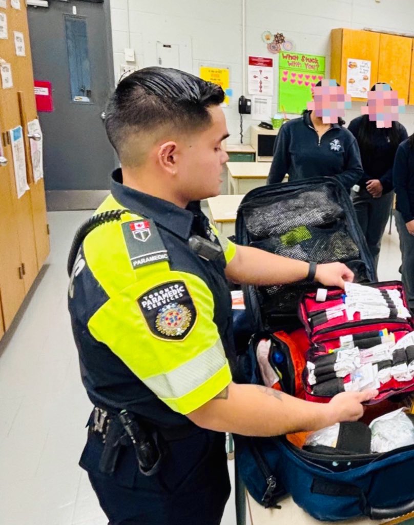 Recently, Paramedic Jay visited @SJOA_TCDSB in Scarborough. He demonstrated some of the equipment Paramedics use and answered questions about what it takes to excel in the dynamic field of Paramedicine. #ThankYou for having us!
