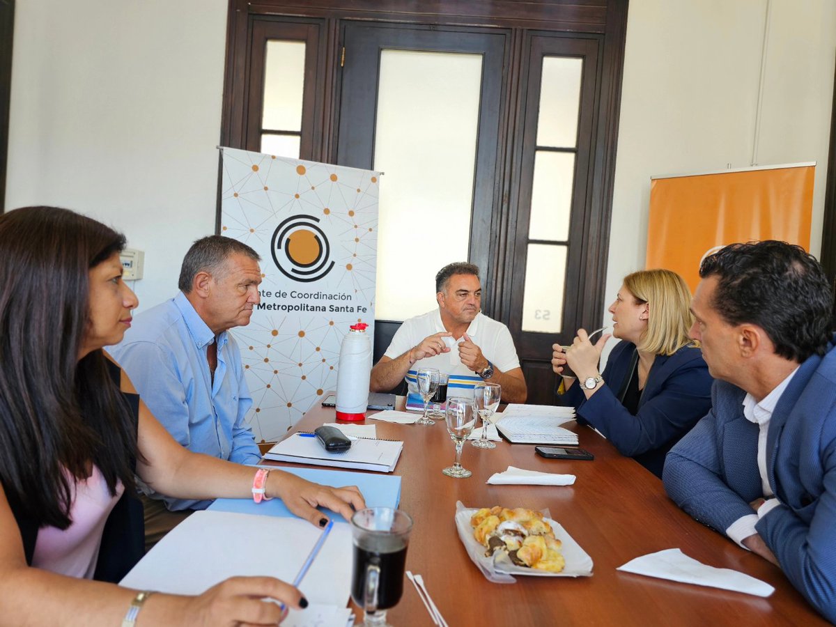 Con el Secretario del Ente de Coordinación Metropolitana (<a href="/EcamSF/">Ente de Coordinación Área Metropolitana Santa Fe</a>) Cristian Hoffman, desde Estacion Belgrano, Santa Fe; trabajando para potenciar la región centro y mejorar servicios, conexiones y la coordinación entre municipios y comunas.

¡Gracias Cristian por el compromiso!