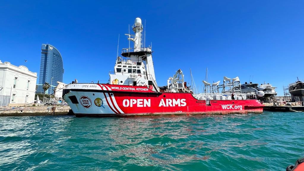 chefjoseandres's tweet photo. Like we did in Ukraine we are getting ready  to deliver food and water to Gaza by boat. The @openarms_found and @WCKitchen teams working to make it happen. Also Airdrops can be and should be a great option for few days as well as opening 2/3 more entry point to acelérate the humanitarian aid into Gaza….#ChefsForGaza