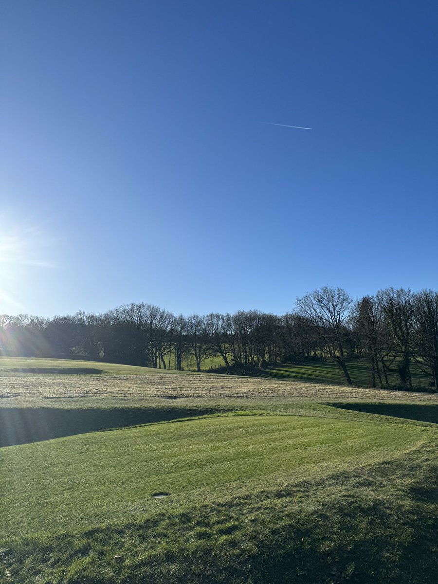 MelthamHG's tweet image. Been hanging on for a decent frost for this one. Great machine #Smartcut