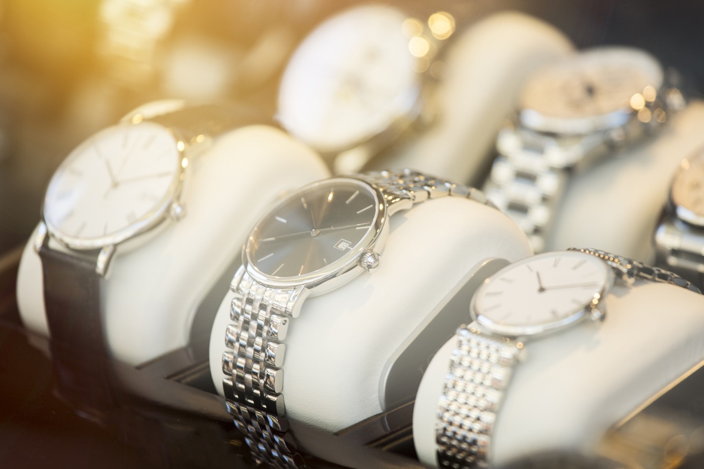 BrokersNorton's tweet image. Do you have a collection that may need covering?

Whether you collect watches, art, rare antiques or something else, our team can help you arrange flexible cover that can grow alongside your collection.

Find out more: nortonib.co.uk/collections-in…

#CollectionsInsurance