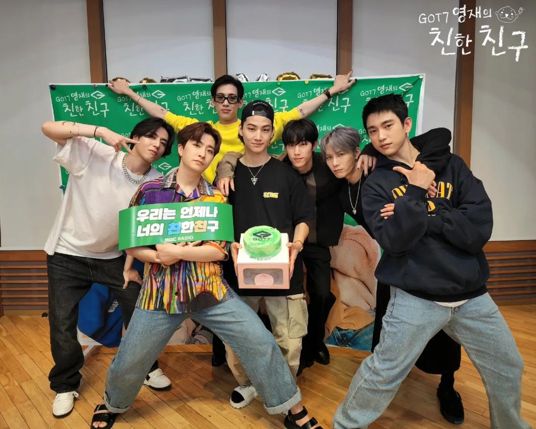 ddeonghwa0304's tweet photo. @GOT7 @marktuan @jaybnow_hr @JacksonWang852 @JINYOUNG @GOTYJ_Ars_Vita @BamBam1A @yugyeom Happy 10th Anniversary https://t.co/25tL8rhEA9