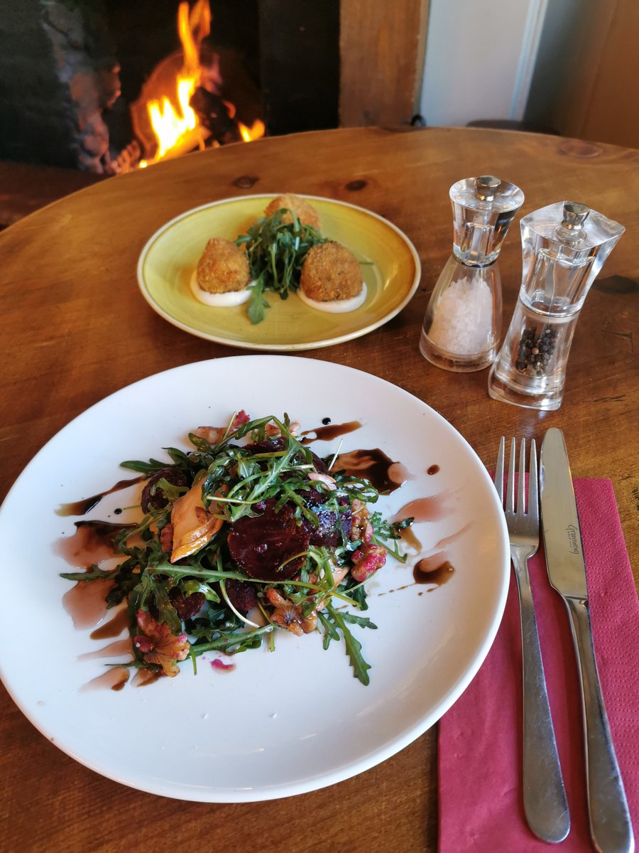 Say Hello to our delicious new dishes - Hot smoked salmon, betroot &amp; horseradish cream salad and Mashrooms arancini served with truffle mayo! 🤤🍽️

#nw5 #tufnellpark #lunch #newdishes