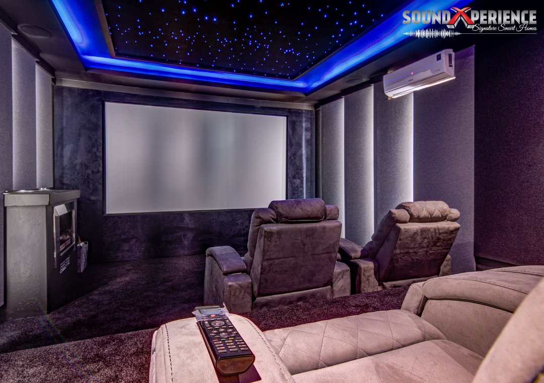 Elevate your movie-watching experience to new heights with our cutting-edge home cinema setup 😍 Read Blog Below

soundx.co.za/sound-x-perien…

#soundxperience #homecinema #privateviewing #soundxcinema