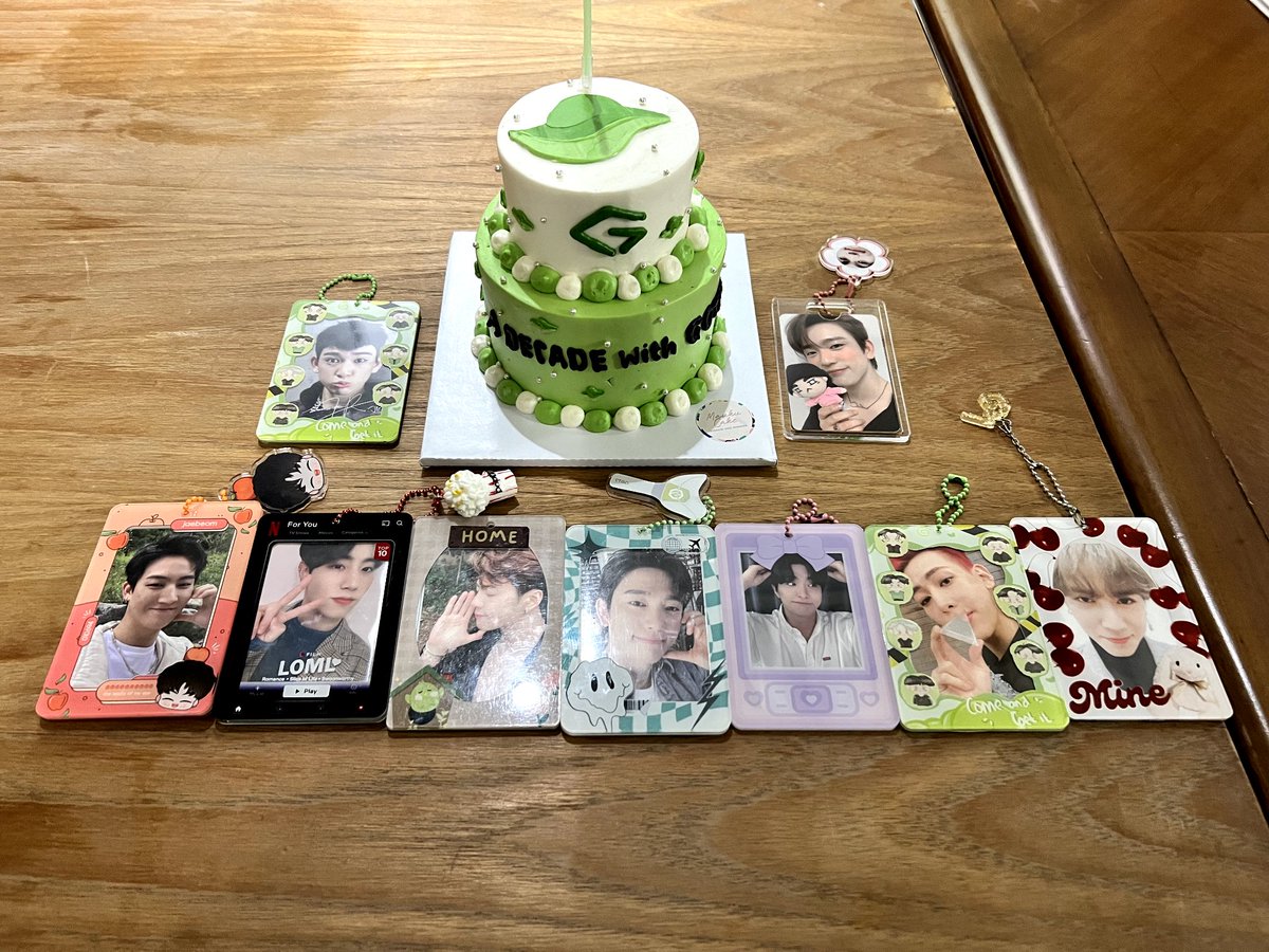 Yugyeomiemine's tweet photo. Happy 10 Years Anniversay @GOT7 🎉😭💚
I hope that we will pass a happy road as long as possible!! Thank you for being part of my life, I LOVE YOU FOREVER!💚

PAGE TEN WITH GOT7
#ADecadeWithGOT7
#갓세븐_십년째무대뿌셔 https://t.co/zT9qSerFid