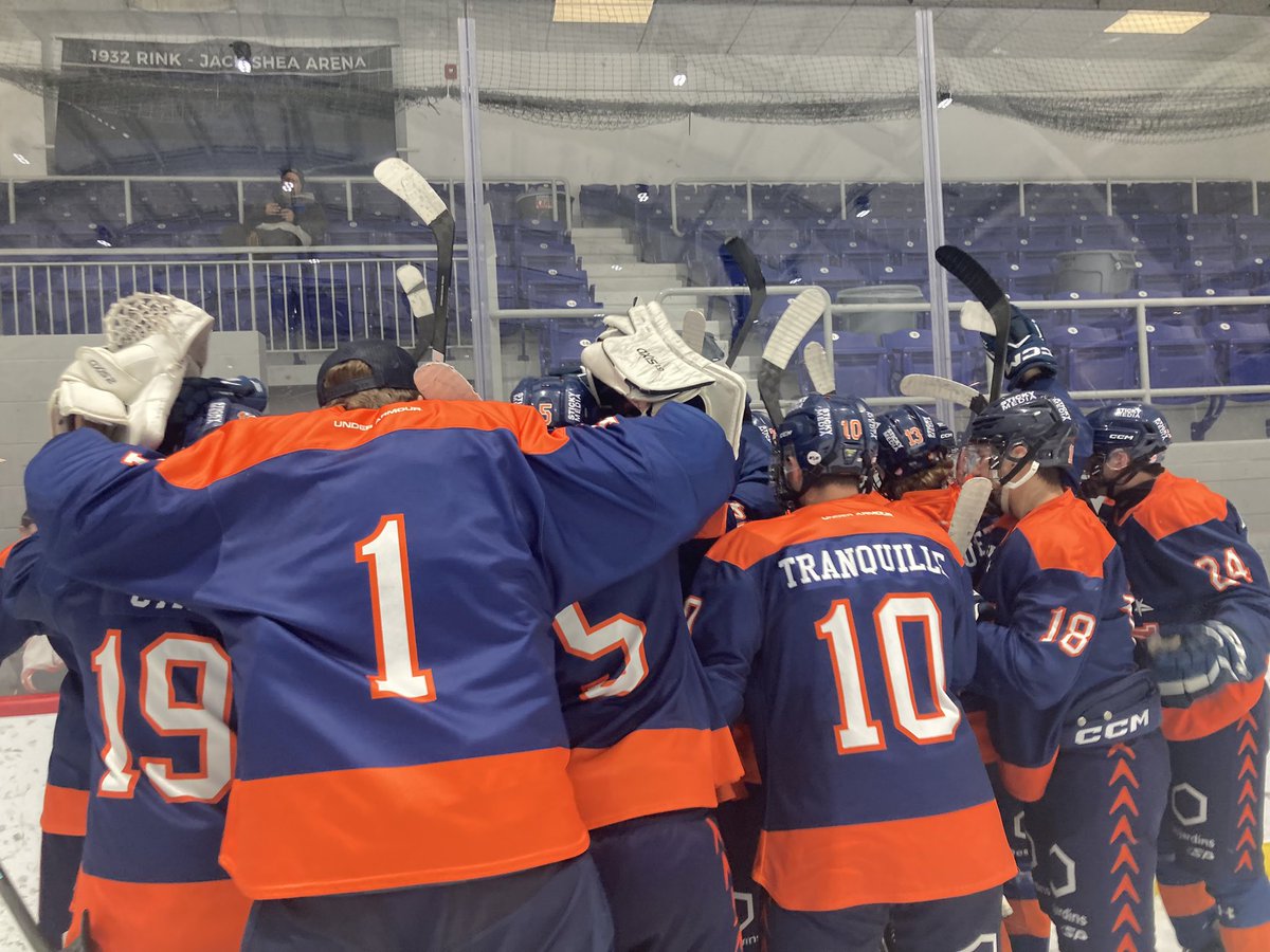 tristanmac00's tweet photo. Finale à 12h15 avec le Boomerang du @AL_Sports hockey masculin D2 contre Nichols School au Tournoi à Northwood à Lake Placid! Résilience, ténacité et travail d’équipe. L’équipe va travailler fort et voudra être récompensée ! 🏒🪃 https://t.co/JMl9pStjDj
