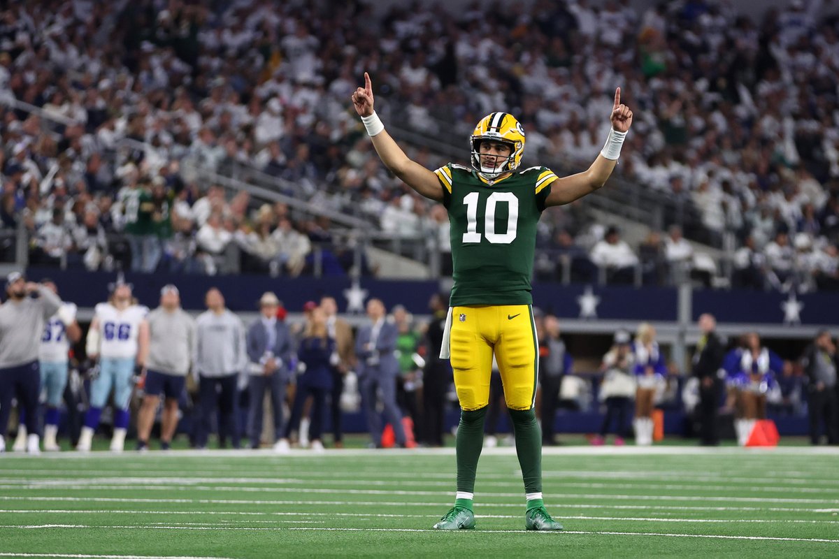 zachkruse2's tweet photo. Jordan Love's last 9 games:

212/300 for 2,422 yards, 21 TD passes, 1 INT

70.7 completion percentage
8.1 yards per attempt
116.6 passer rating
8 games with multiple TDs, 0 INT, 100.0+ 
Packers: 7-2 https://t.co/XlrJGzJd78