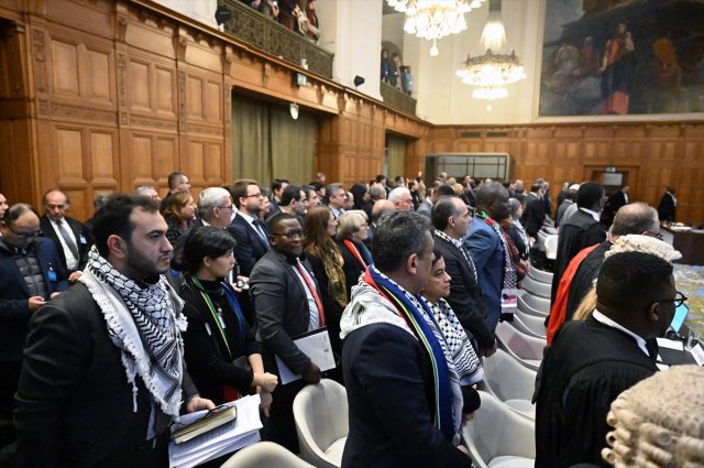 Çok güzel haber!

Yaklaşık 50 Güney Afrikalı avukat, 
İsrail'in Filistin'de işlediği suçlara ortak oldukları gerekçesiyle 
ABD ve İngiltere hükümetlerine karşı dava açmak için hazırlanıyor.