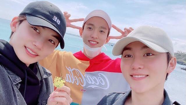 shua_enthusiast's tweet photo. omg we got more pictures from the jeju trip 🥹 …and the kayak… HAHAHAH I LOVE YOU GUYS 😭 https://t.co/Zp6T61XPah