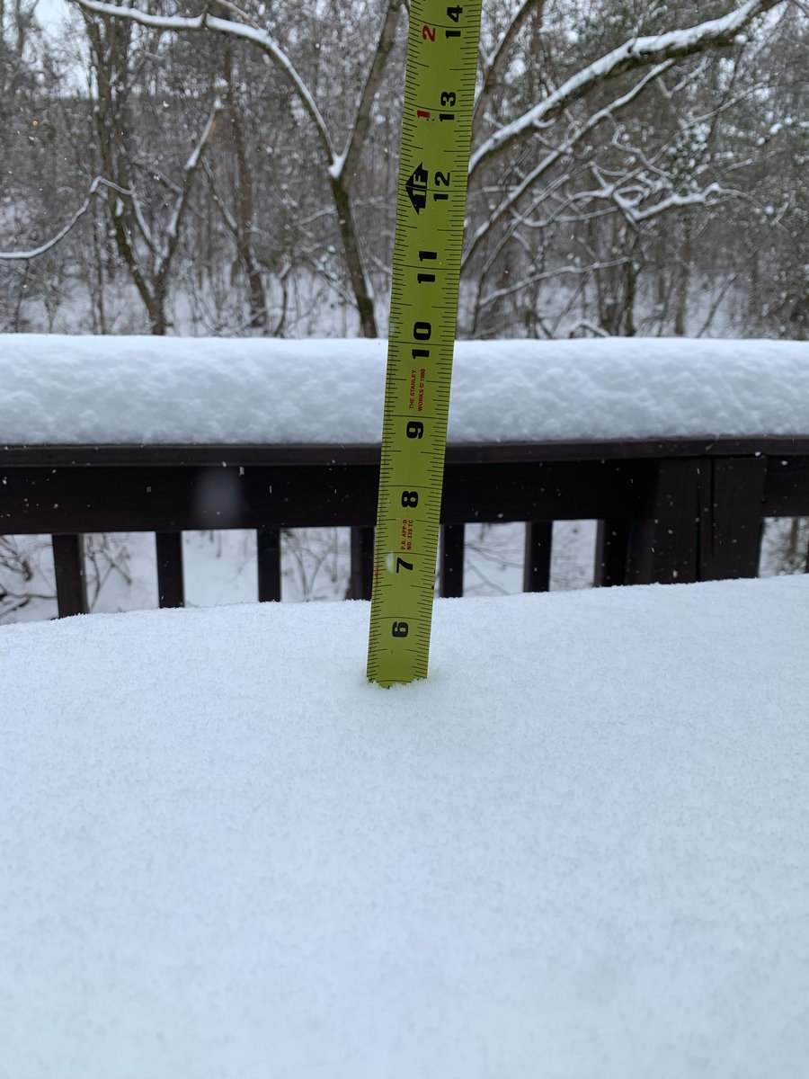 #tspotter <a href="/NashSevereWx/">NashSevereWx</a> Snow accumulation so far in South Nashville.