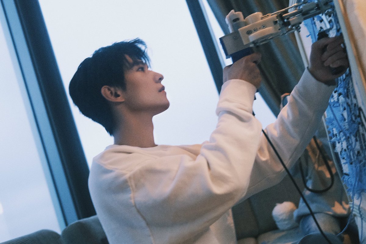 dramapotatoe's tweet photo. #YangYang’s team shares new snaps

#杨洋 https://t.co/5cf3Dvjw7c