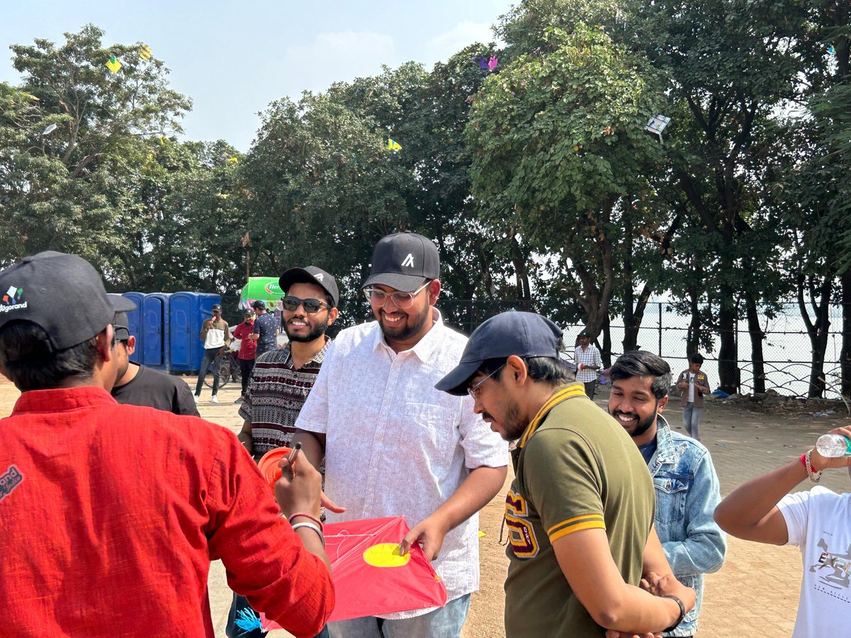 AkashMallareddy's tweet photo. I am happy to be a part of Algo Kite Festival hosted in my city Hyderabad π―
My BEST SANKRANTI so far β€οΈβπ₯ Thank You @Algo_Bharat for this Amazing Experience.
@AlgoFoundation @algodevs @anil_vikasa @niikkhhiil @mohita_algo @AlgorandClubs
#AlgorandFlyingHigh https://t.co/NRTmmMPsa2