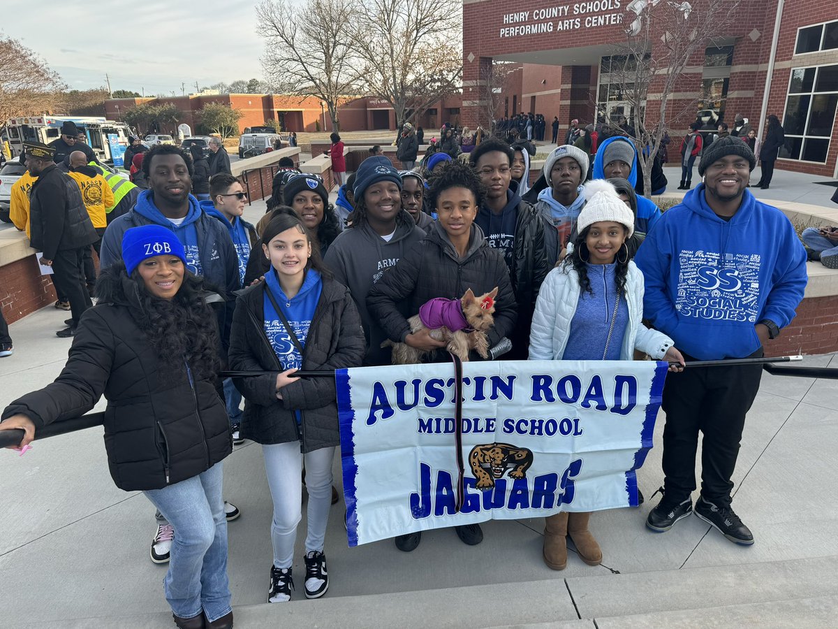 ArmsJags's tweet photo. Empowered scholars make a difference ⭐️ A day off but our Jaguars are on as they participate in the MLK parade, commemorating Dr. Kings legacy. Learning going beyond the classroom 💙🐾 #WinningforARMS @LibraLBrittian @AOAddison_ @MajorJones_ https://t.co/K681PMzFsS