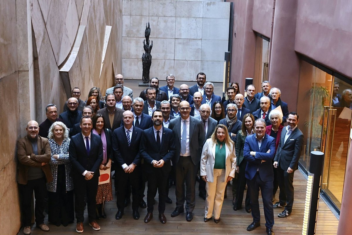 Students from Harvard Business School will study the case of cluster policy in Catalonia and the impact it has had on the competitiveness of Catalan companies!🎓

📰 "Catalonia is a global reference in cluster policy".

Read the full article on the #ECCP⤵️
clustercollaboration.eu/content/harvar…