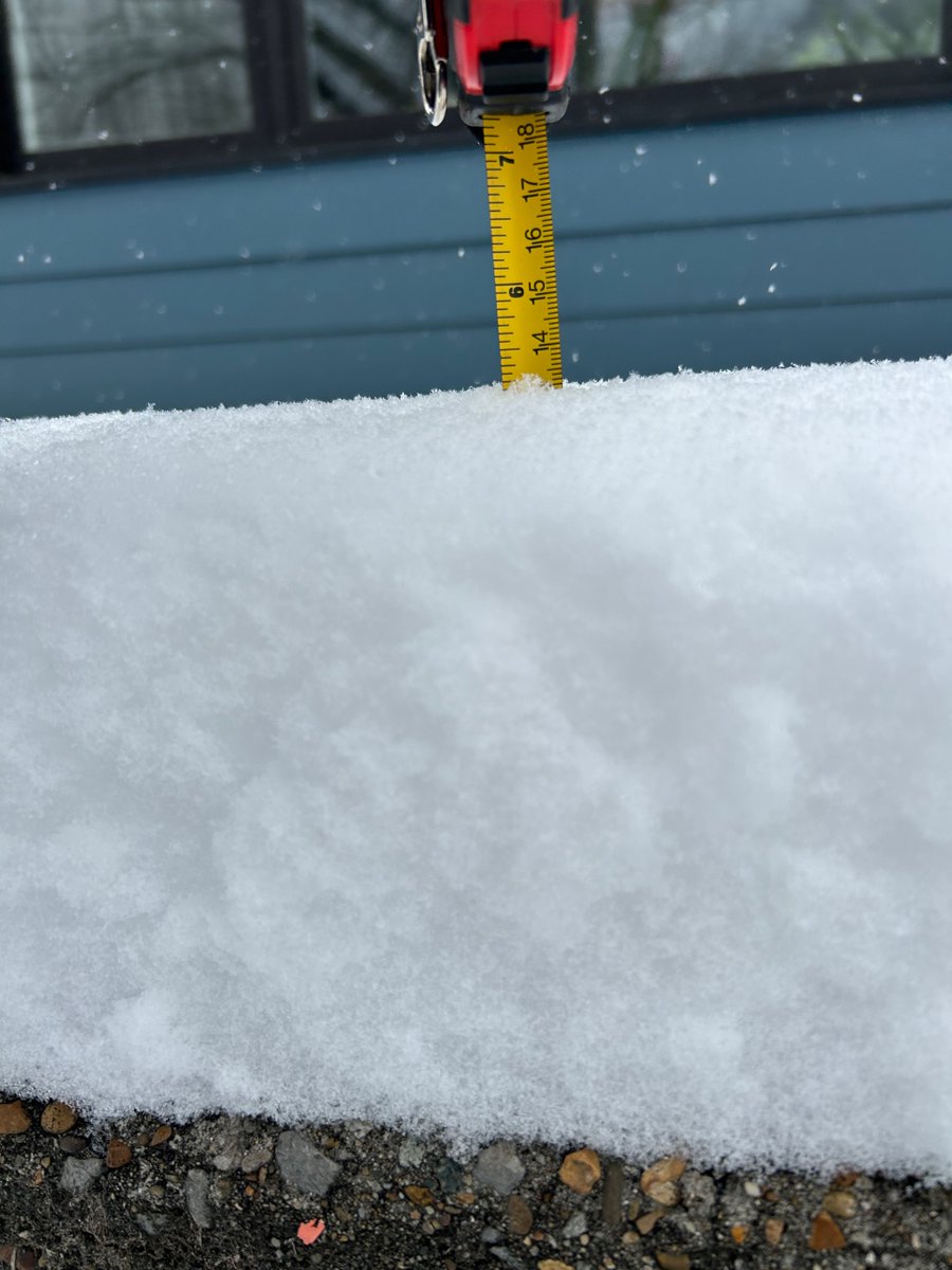 fancy_boots's tweet photo. 5” of snow in Scottsboro at 8:30am ☃️ #tspotter @NashSevereWx https://t.co/oenLkqgAbq