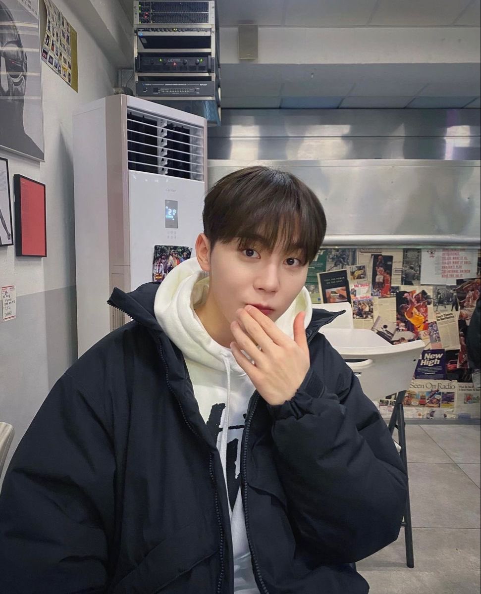 kxradesu's tweet photo. parabéns meu filho, tmj, te amo dms, obg por estar cmg nos momentos difíceis 👍 
#BOOday #SEUNGKWAN @pledis_17 https://t.co/WlUXm2cNAO