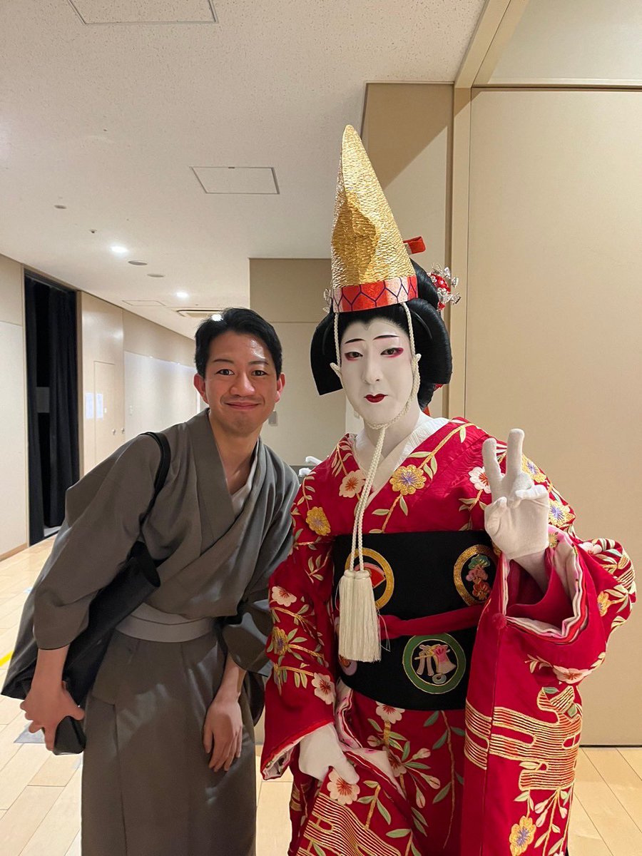 本日「京鹿子娘道成寺」初日を迎えました。 かずさんも駆けつけて