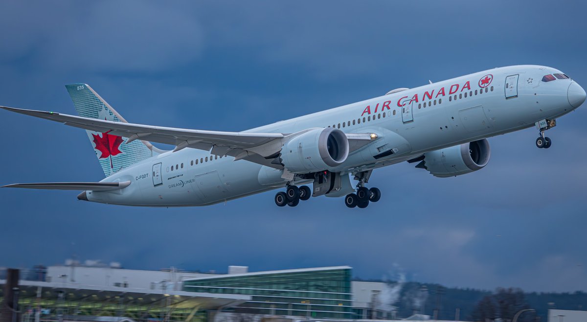 AirborneYVR's tweet photo. 🇨🇦 @AirCanada 
✈️ @Boeing 787-9 Dreamliner
📄 C-FGDT
📍 @YvrAirport
.
.
#YVR #avgeek #aviation #aviationlovers #aviationphotography #aviationdaily #planespotter #planespotting #photography #boeing #airbus #aircanada https://t.co/vtUNaMWq7x