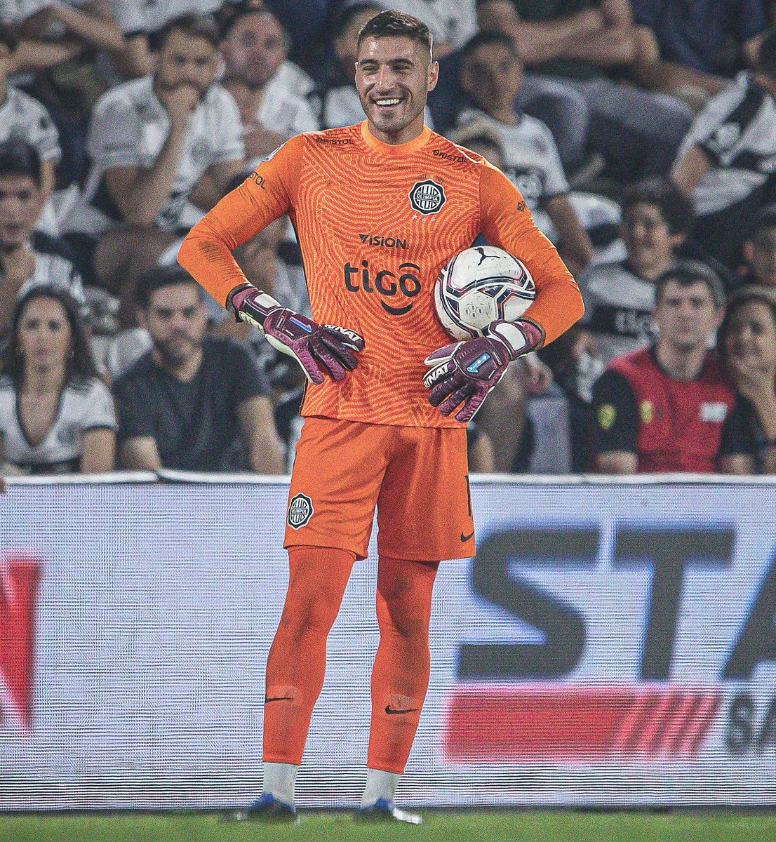 lavozolimpista's tweet photo. Gaston Olveira no se mueve de Olimpia , el club habria rechazado las propuestas de Nacional de Montevideo y Velez https://t.co/bCSHWjwLit