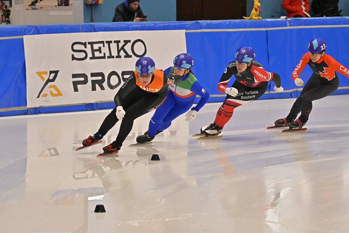 “Het was werkelijk waar een fantastische ervaring, ook omdat je echt met oud-profs op het ijs stond. Die reed ik er soms nog af ook, waar zij dan weer heel sportief mee omgingen”, zegt Hendriks, winnares van de 1000 en 1500 meter in de categorie 40 t/m 44 jaar.