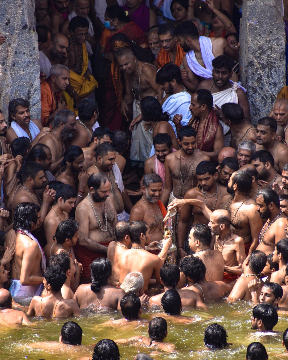krishna_m_p's tweet photo. ಮಕರ ಸಂಕ್ರಮಣ ರಥೋತ್ಸವ &amp; ಚೂರ್ಣೋತ್ಸವ, ಉಡುಪಿ.
.
.
#udupi #krishnamatta #makarasankranthi #rathosthava #choornotsava #2024 https://t.co/q91Sw4JJ95