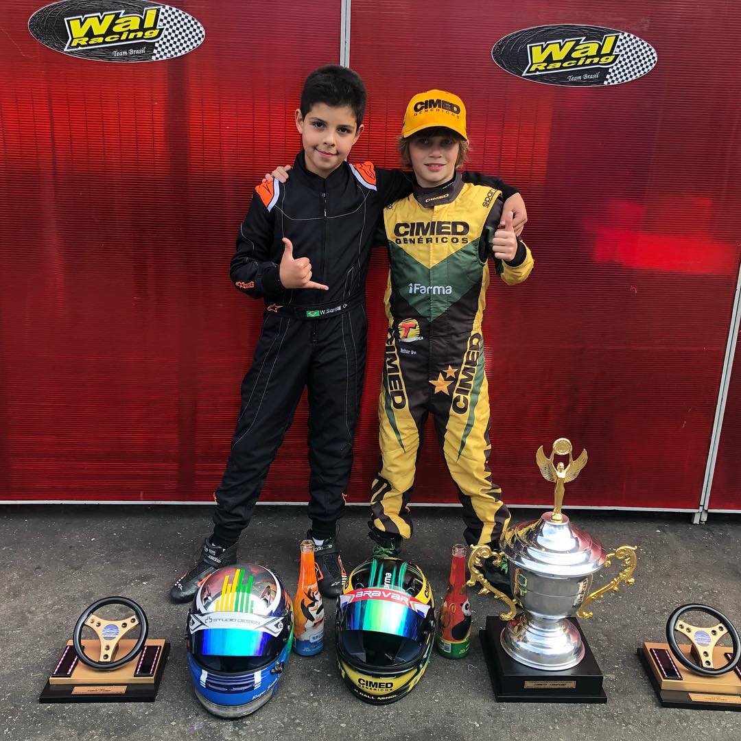 formuladreams's tweet photo. Eu não vou morrer de amores por esses piticos nos bastidores de Formula Dreams sozinho 🥺❤️ #formuladreams #carrerahaciaunsueno #kart #kartismo #formula1 #f1 #carros #automobilismo #corrida #hbomax #hbomaxlatam #series #seriescorrida #criancas #familia https://t.co/kvwcvNJWSG