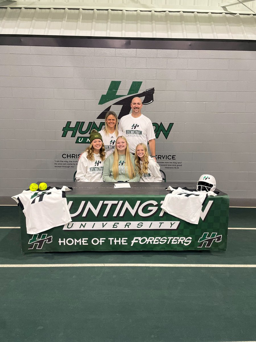 This weekend we officially welcomed two of our incoming 2024’s, Josslynn Harbert and Avery Clark! Couldn’t be more pumped to welcome them to the Forester family, and we are so excited to watch their stories unfold at Huntington!💚🥎
