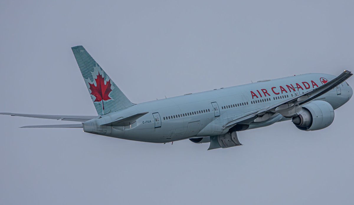 AirborneYVR's tweet photo. 🇨🇦 @AirCanada 
✈️ @boeing 777-233 (LR)
📄 C-FIUA
📍 @YvrAirport
.
.
#YVR #avgeek #aviation #aviationlovers #aviationphotography #aviationdaily #planespotter #planespotting #photography #boeing #airbus #aircanada https://t.co/S41ELsB3au