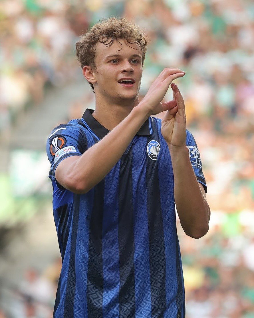 starsonfield's tweet image. Rinnovo con la Dea fino al 2028 ✍️
Congratulazioni Gio!

#StarsOnField #SoF #GiorgioScalvini #Atalanta