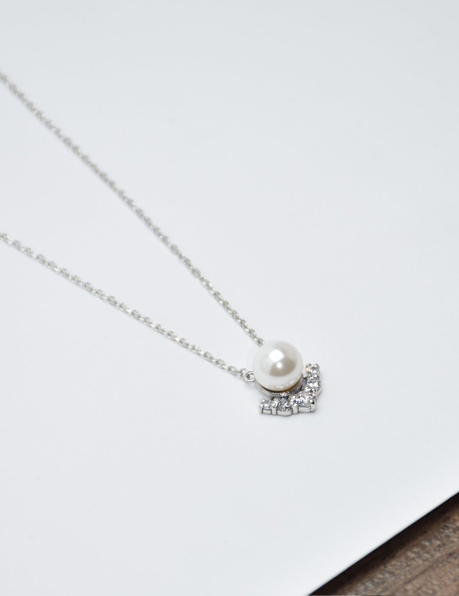 بیاید به ما کمک کنید،
ما مدت‌هاست داریم با ابزارهای متخلف و تکنیک‌های متنوع سعی می‌کنیم کیفیت عکاسی کارامون رو بالا ببریم، ولی همچنان حس می‌کنیم عکسامون اون جلوه و کیفیت لازم رو نداره، به نظرتون همین خوبه یا چیکارش کنیم بهتر می‌شه؟