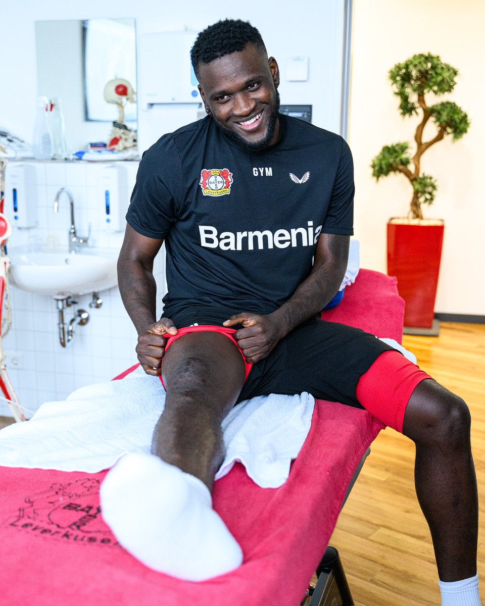 boniface_jrn's tweet image. He who laugh last laugh best na big lie 
Person wey no laugh when other dey laugh na werey ooo